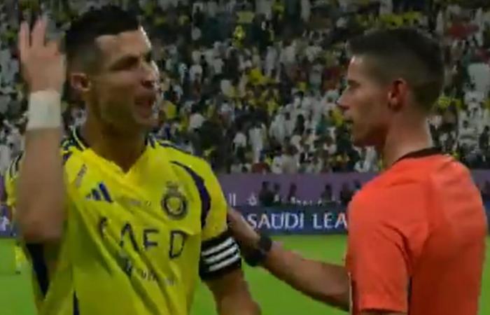 Cristiano Ronaldo wettert gegen den Schiedsrichter, als dieser ihm sagt, er solle im Spiel von Al Nassr gegen seinen Rivalen Al Hilal „fair sein“.