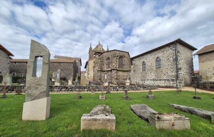 Dieser Friedhof, der Erinnerung und Kreativität vereint, ist ein absolutes Muss in der Haute-Loire