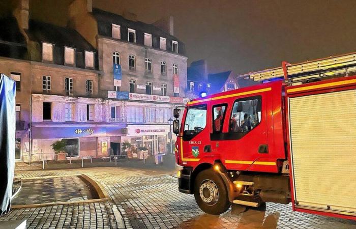 In Guingamp wurde das Carrefour City-Geschäft durch einen Brand zerstört [Vidéo]