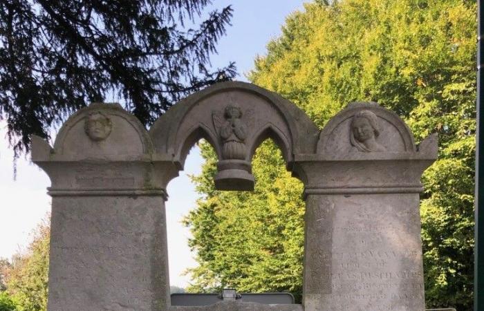 Auf diesem Eure-Friedhof befindet sich das faszinierende Grab unglücklicher Liebender