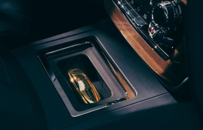 Rolls-Royce hat ein einmaliges, vom „Goldfinger“ inspiriertes Auto mit massiven Goldelementen hergestellt