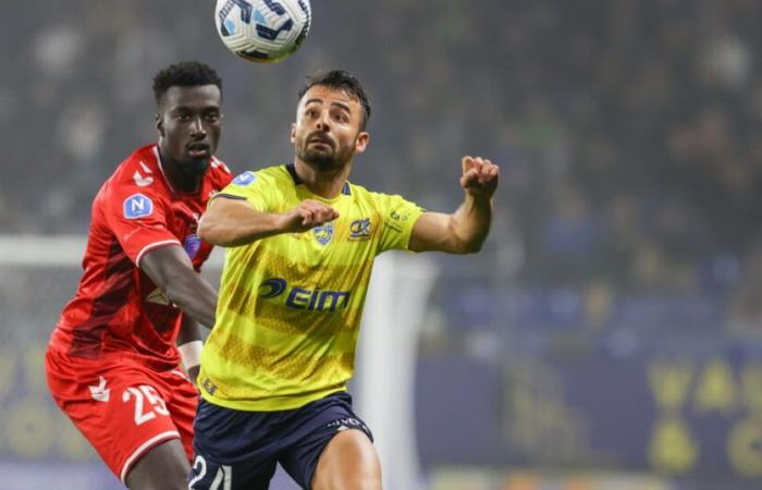 Live. Sochaux steht kurz vor dem Erfolg gegen Spitzenreiter Concarneau bei 10 gegen 10, verfolgen Sie das Ende des Spiels mit uns