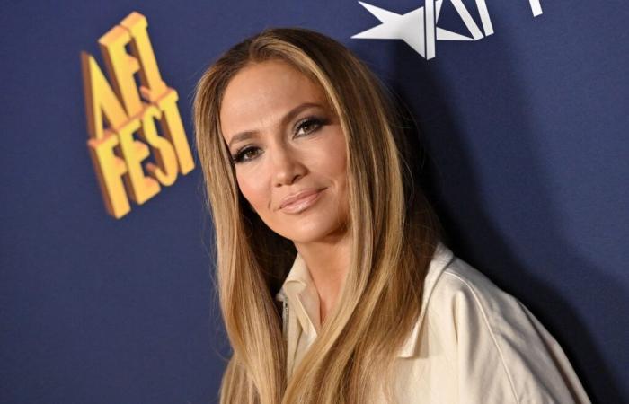 Jennifer Lopez wird mit Fragen bombardiert und rennt weg