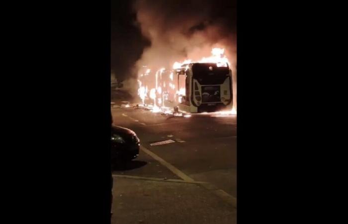 Lyon. TCL-Busse in Rilleux-la-Pape angegriffen und niedergebrannt, Anwohner dringend evakuiert