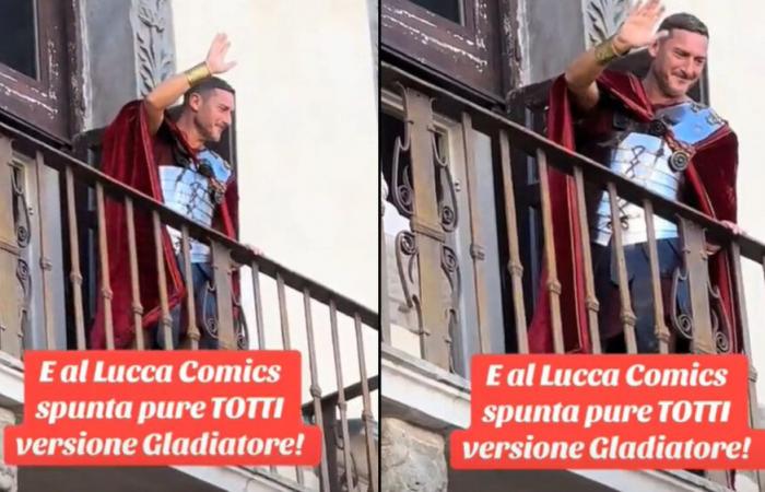 Totti bei Lucca Comics verkleidet als Gladiator während der Parade zum Film: die Begrüßung der Menge