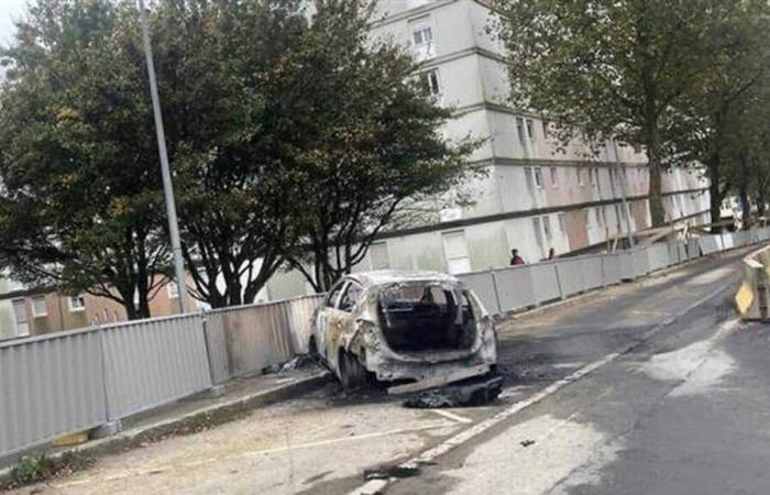 In Brest brannte in der Halloween-Nacht ein Auto und ein Mörserfeuer im Stadtteil Bellevue