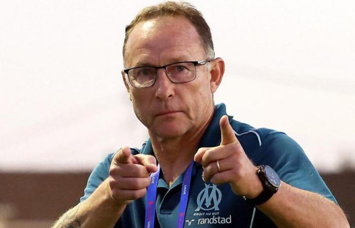 Jean-Pierre Papin leert seine Tasche