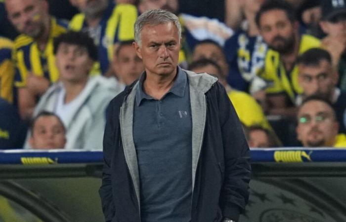 José Mourinho wurde im Training Opfer eines schlechten Tacklings seines eigenen Spielers