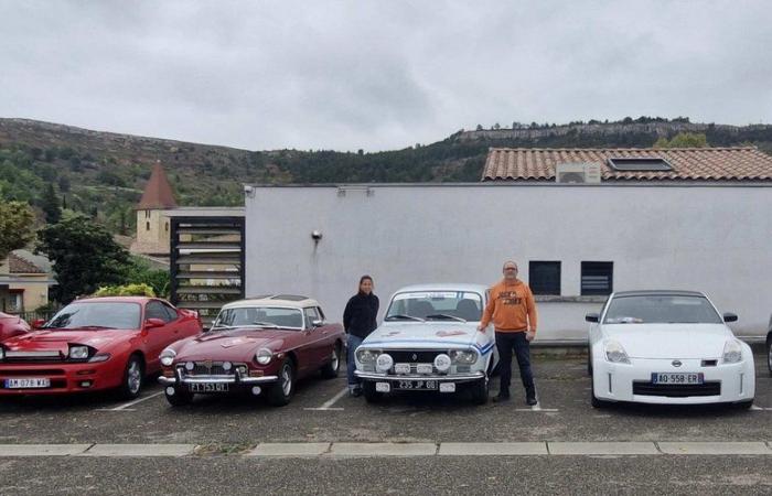 Auf dem Land-sur-Aude. Nachtausflug mit alten Fahrzeugen