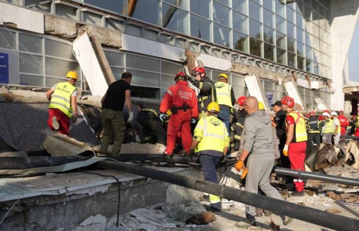 13 Tote, viele Verletzte beim Einsturz der Überdachung am Bahnhof