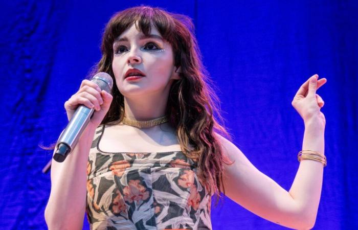 Lauren Mayberry von Chvrches kündigt UK-Headlinetour 2025 an