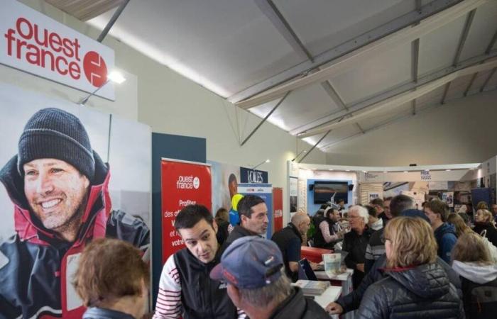 Vendée Globe 2024. Der Stand von Ouest-France heißt Besucher im Dorf willkommen