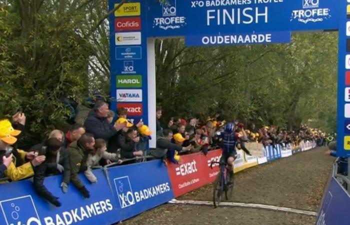 Radfahren. Cyclocross – Lars van der Haar dominiert den Koppenbergcross mit Leichtigkeit