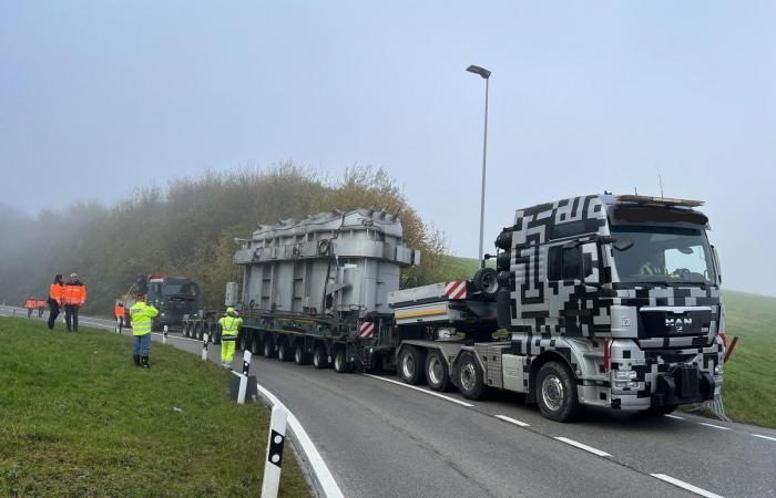 Zugerstrasse in Horgen: Schwertransport hat Panne – Hirzelpass ist blockiert