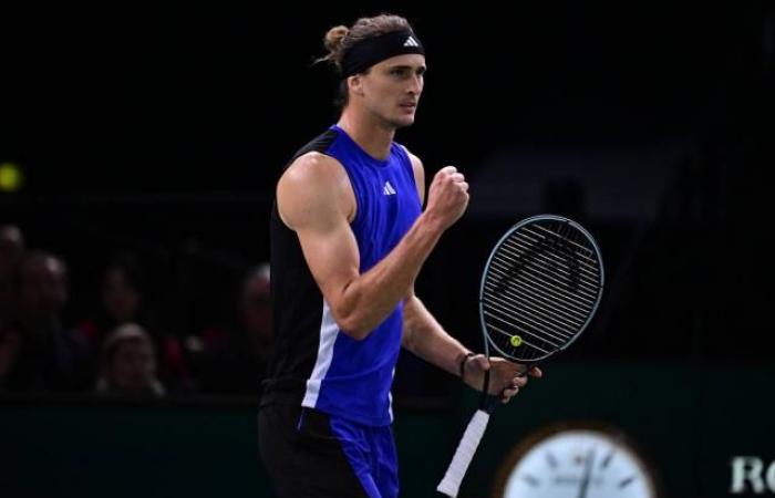 Alexander Zverev qualifizierte sich nach seinem Sieg gegen Stefanos Tsitsipas erstmals für das Halbfinale des Rolex Paris Masters