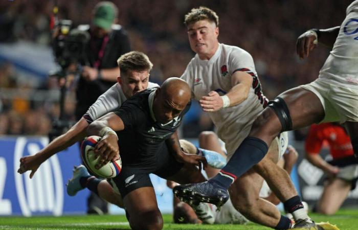 Die All Blacks leiden, gewinnen aber in Twickenham