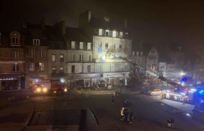 die beeindruckenden Bilder vom Einsatz der Feuerwehrleute mitten in der Nacht