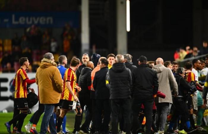 Spielunterbrechung, Schlägereien, Polizeieingriffe …: Das Spiel zwischen Union und Mechelen degeneriert (Fotos)