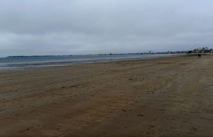 Touristen genießen den letzten Urlaubstag in Pornichet