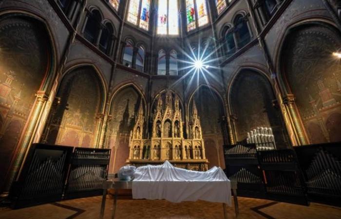 Frankreich: Eine Skulptur, die Abbé Pierre in der Errichtung darstellt, um sexuelle Gewalt in der Kirche anzuprangern (Fotos)