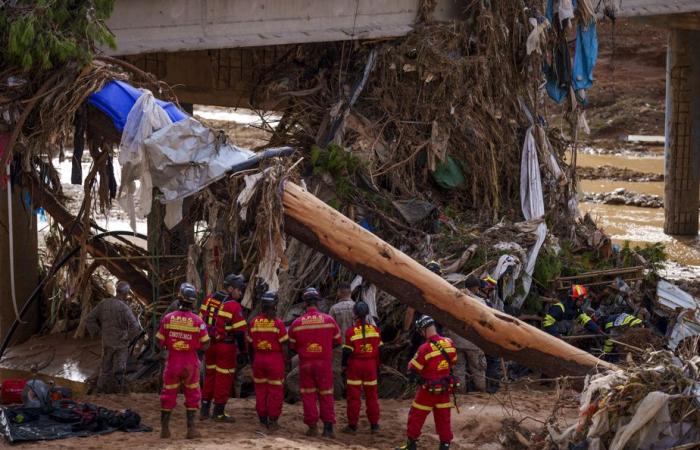 Überschwemmungen in Spanien | Mindestens 211 Tote, neue militärische Verstärkung entsandt