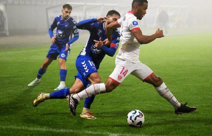 Fußball: Nîmes Olympique verliert im Nebel in Bourg-en-Bresse