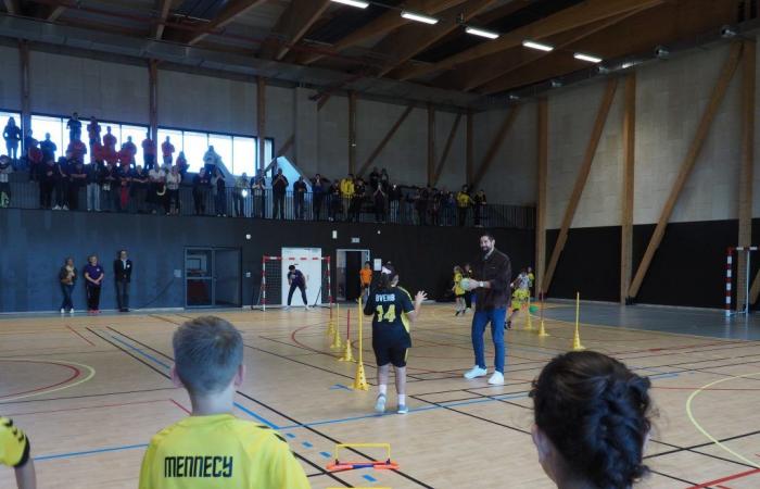 Essonne: Das Nikola-Karabatik-Gymnasium in Mennecy überrascht