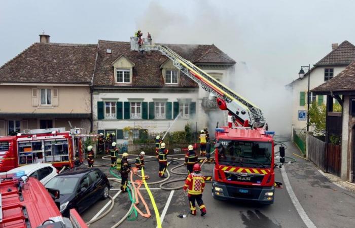 Jura-Nord Vaudois: Großbrand im Herzen von Concise unter Kontrolle gebracht