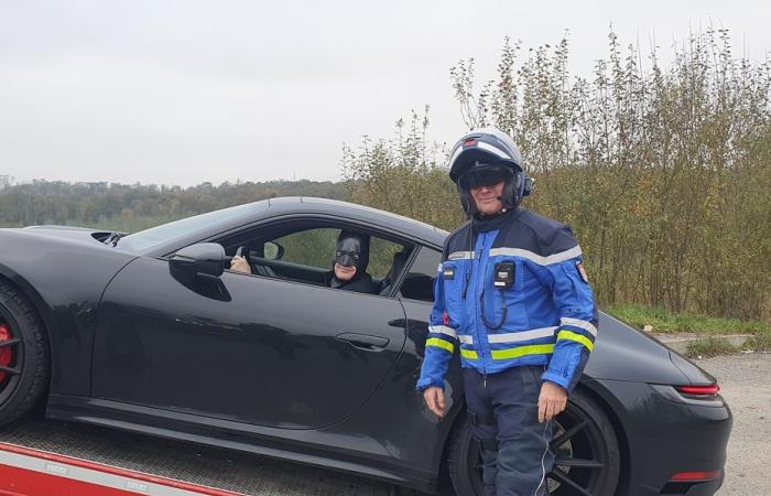 UNGEWÖHNLICH. Die Polizei lässt Batman mit 200 km/h rasen und schickt seinen Porsche ins Tierheim