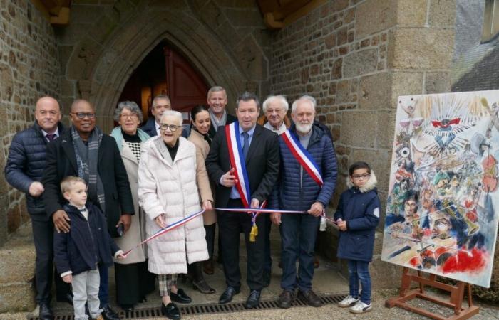 Ein Pfarrer war bei der Wiedereröffnung der Kirche in dieser kleinen Stadt Ille-et-Vilaine anwesend