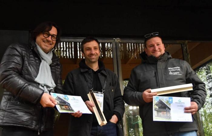 Video. Entdecken Sie im Périgord ein erstaunliches schwarzes Holzhaus