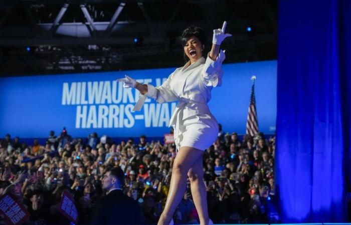 Sehen Sie sich Cardi Bs kraftvolle Rede bei der Milwaukee-Rallye von Kamala Harris an