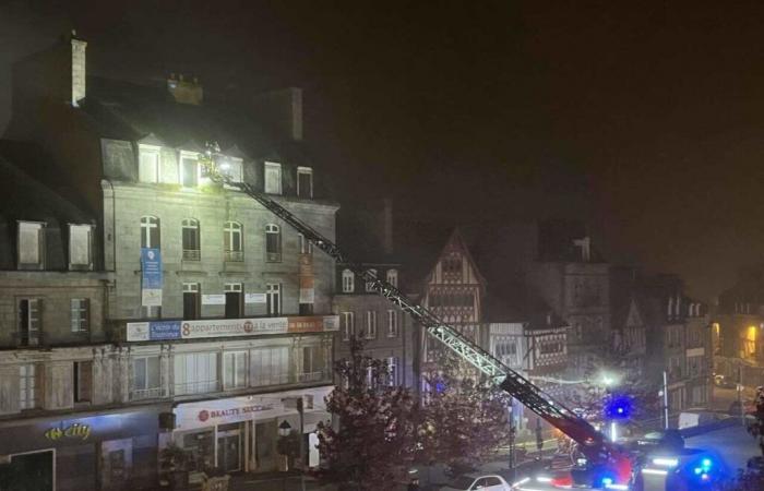 die beeindruckenden Bilder vom Einsatz der Feuerwehrleute mitten in der Nacht