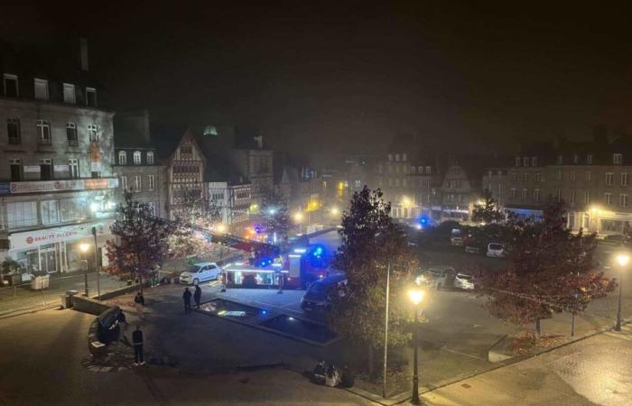 die beeindruckenden Bilder vom Einsatz der Feuerwehrleute mitten in der Nacht