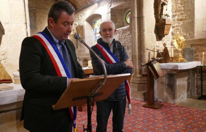 Ein Pfarrer war bei der Wiedereröffnung der Kirche in dieser kleinen Stadt Ille-et-Vilaine anwesend