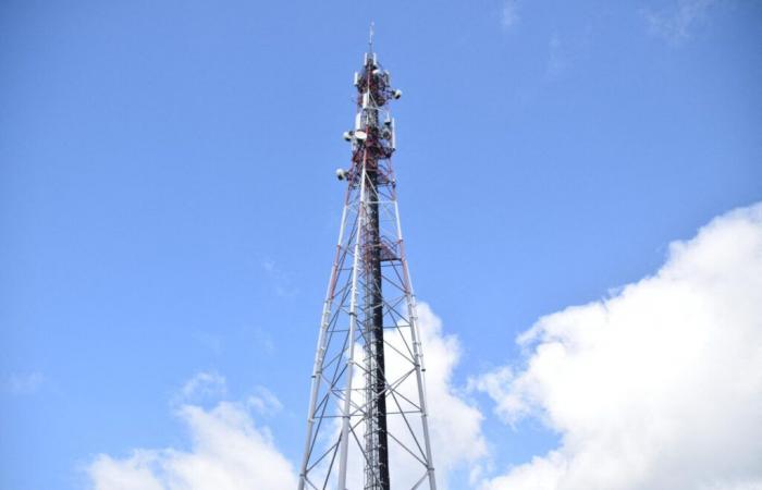 Um eine Relaisantenne aufzustellen, zwingt Bouygues Telecom ein Rathaus in der Gironde zum Biegen