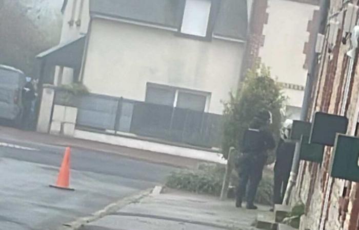 Warum wurde die Stadt dieser kleinen Stadt in Calvados einen ganzen Morgen lang von der Polizei gesperrt?