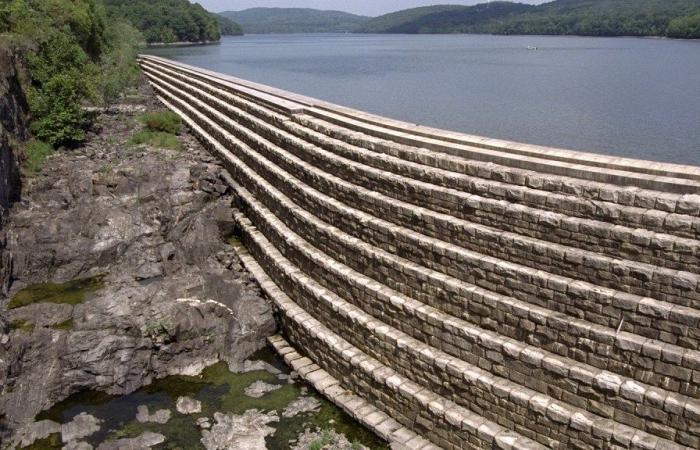 Die Stadt gibt nach dem trockenen Oktober eine Dürrewarnung heraus und fordert die Bewohner auf, Wasser zu sparen