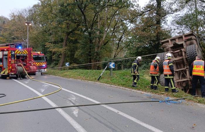 Ein 16-jähriger Junge stürzt mit seinem Traktor acht Meter in die Tiefe