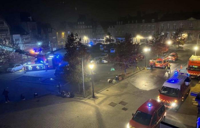 die beeindruckenden Bilder vom Einsatz der Feuerwehrleute mitten in der Nacht