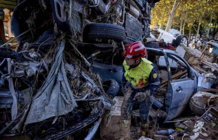 Frau gerettet, nachdem sie drei Tage lang in ihrem Auto feststeckte