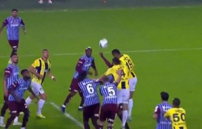 Liegt ein Foul im Tor von Trabzonspor gegen F.Bahçe vor? Hier sind alle umstrittenen Positionen