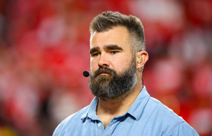 Jason Kelce zerschmettert das Telefon eines Fans, der schwulenfeindliche Beleidigungen gegen Bruder Travis gerichtet hat