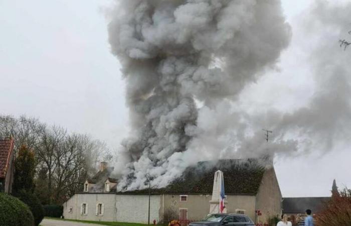 Verschiedene Fakten. Brand in einem Bauernhaus in Corgengoux, erheblicher Einsatz von Ressourcen