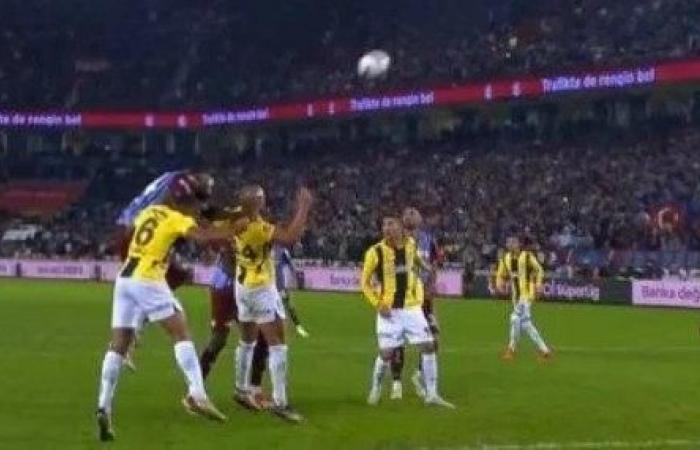 Liegt ein Foul im Tor von Trabzonspor gegen F.Bahçe vor? Hier sind alle umstrittenen Positionen