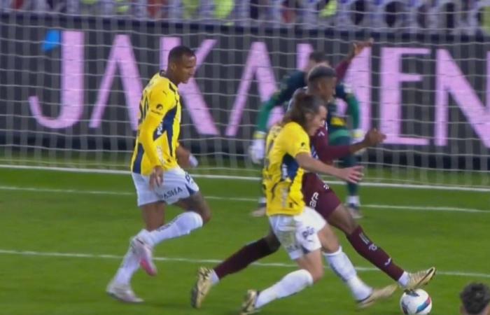 Liegt ein Foul im Tor von Trabzonspor gegen F.Bahçe vor? Hier sind alle umstrittenen Positionen