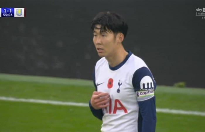 Heung-min Son scheint eine nicht jugendfreie Bemerkung zu machen, als er seine Auswechslung in Frage stellt