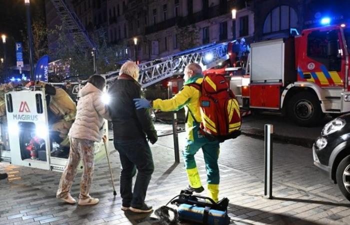 Ein Brand verwüstet ein Hotel im Zentrum von Brüssel: Dutzende Menschen werden evakuiert