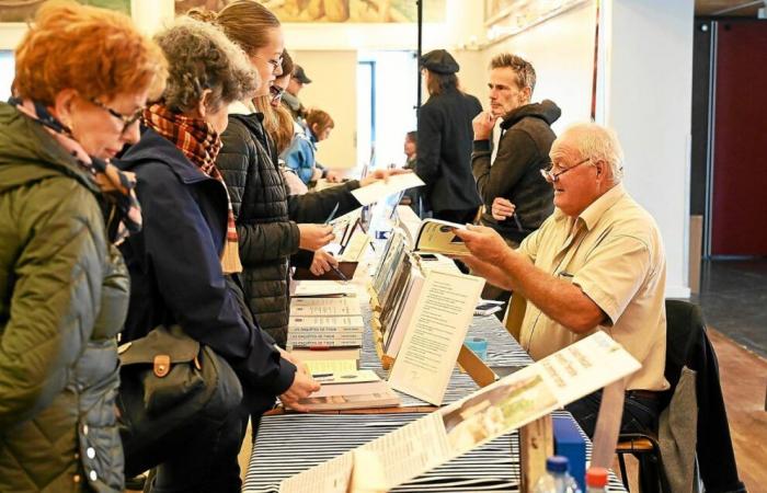 Mit mehr als 300 Besuchern ist die Detektivbuchmesse in Douarnenez ein großer Erfolg