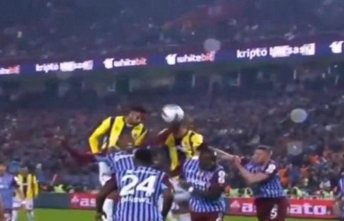 Liegt ein Foul im Tor von Trabzonspor gegen F.Bahçe vor? Hier sind alle umstrittenen Positionen